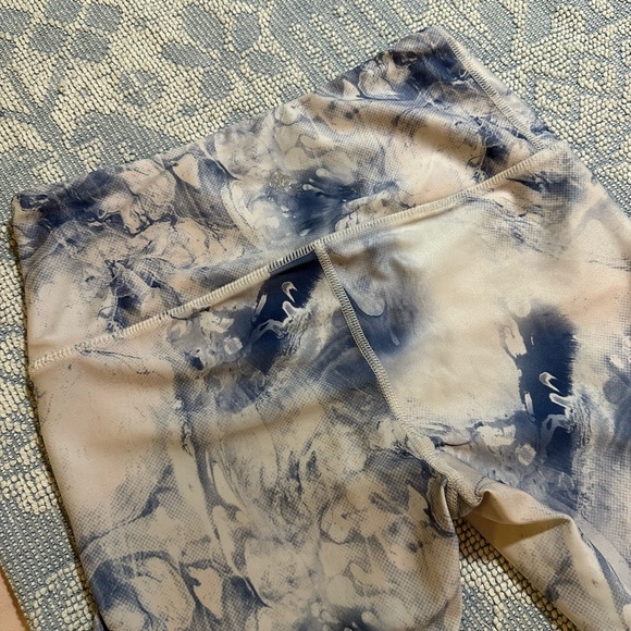 LOT of 2 - LULULEMON top sz 4 and 2 Bird leggings sz S - Picture 10 of 12